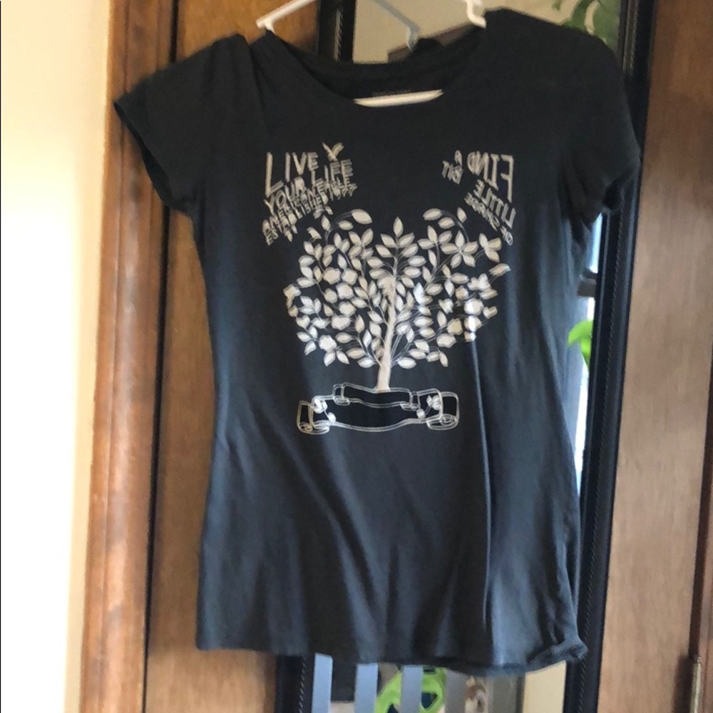 American Eagle t shirt